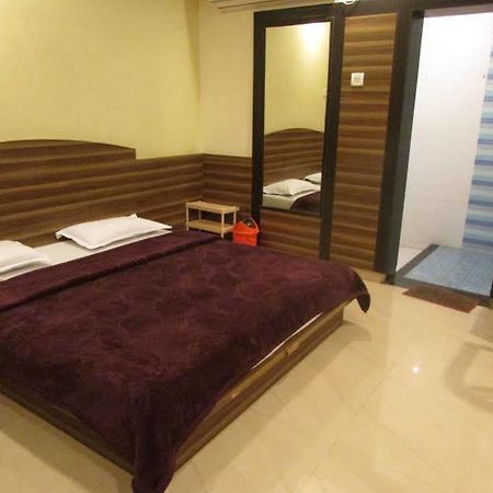 Hotel Laxmi Palace Shirdi Dış mekan fotoğraf